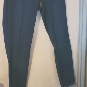 Mid Rise super stretch Skinny jeans